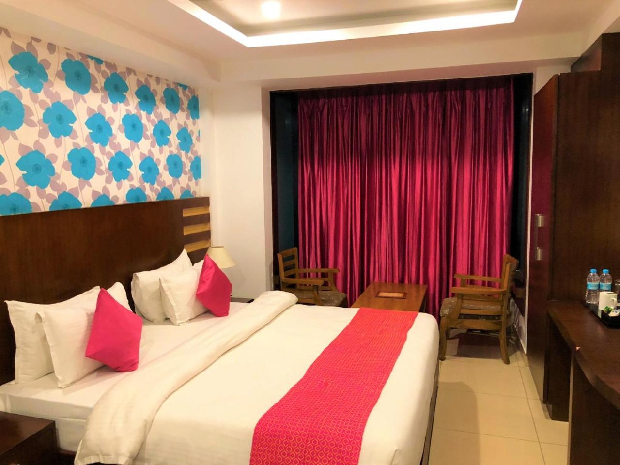 Hotel Sgt Plaza Varanasi Dış mekan fotoğraf