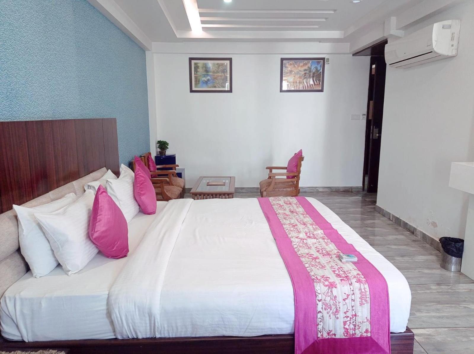 Hotel Sgt Plaza Varanasi Dış mekan fotoğraf