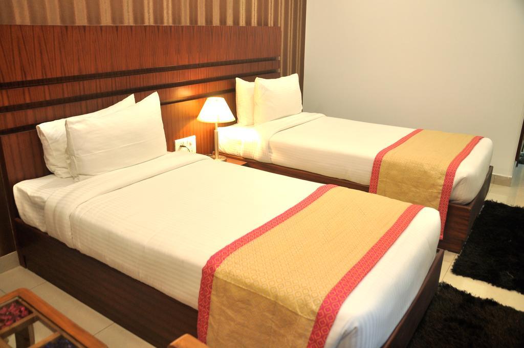Hotel Sgt Plaza Varanasi Dış mekan fotoğraf