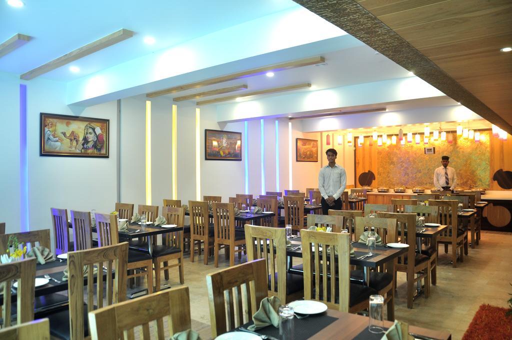 Hotel Sgt Plaza Varanasi Dış mekan fotoğraf