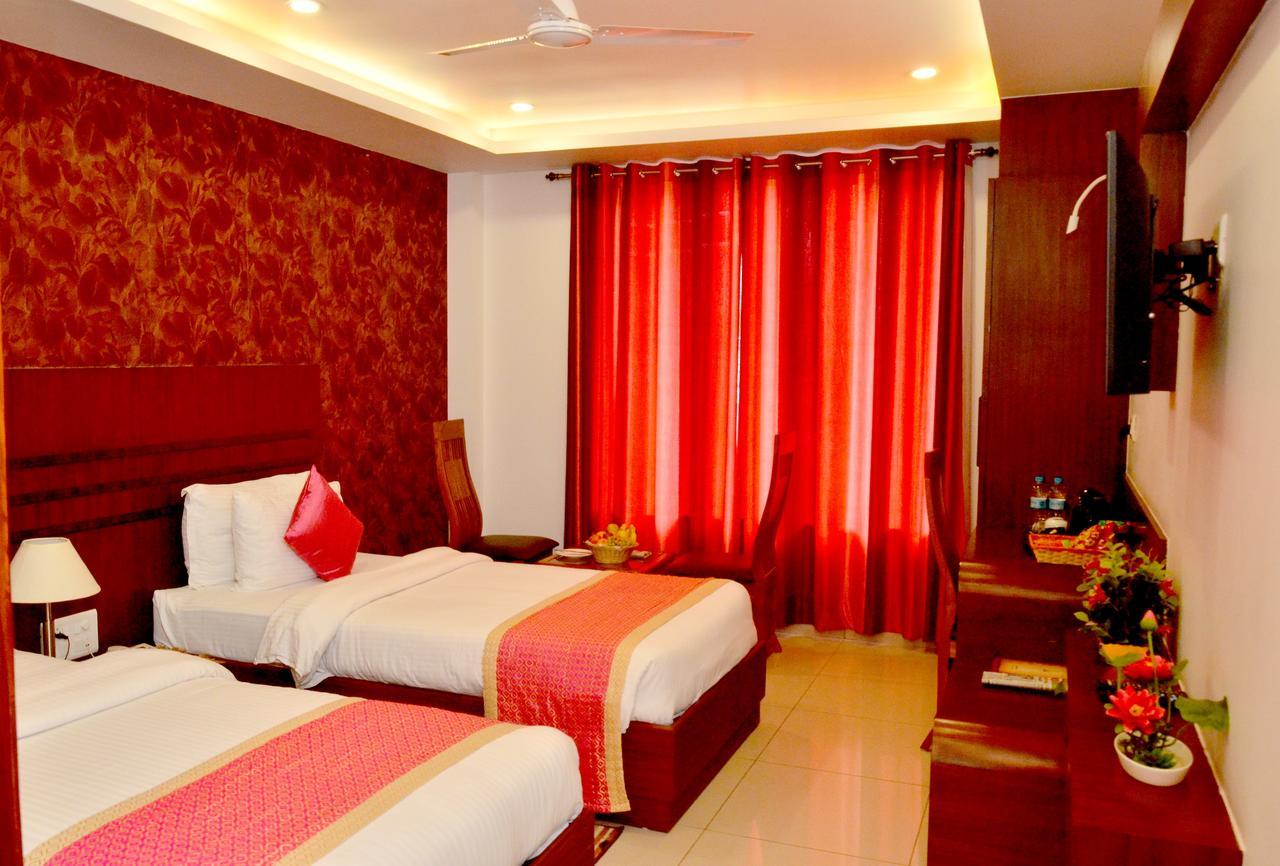 Hotel Sgt Plaza Varanasi Dış mekan fotoğraf