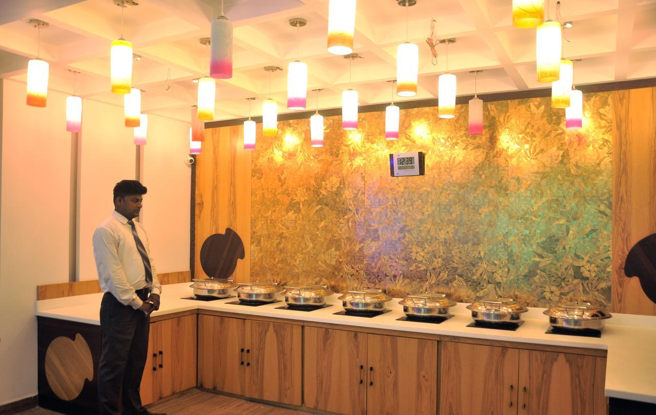 Hotel Sgt Plaza Varanasi Dış mekan fotoğraf